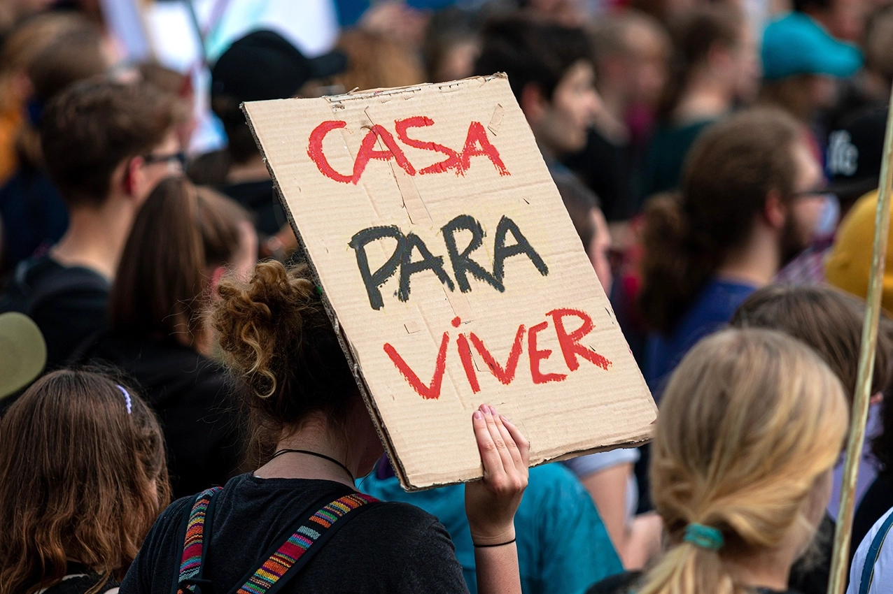 Protesto - Casa Para Viver. Pede - casa digna para todas as pessoas