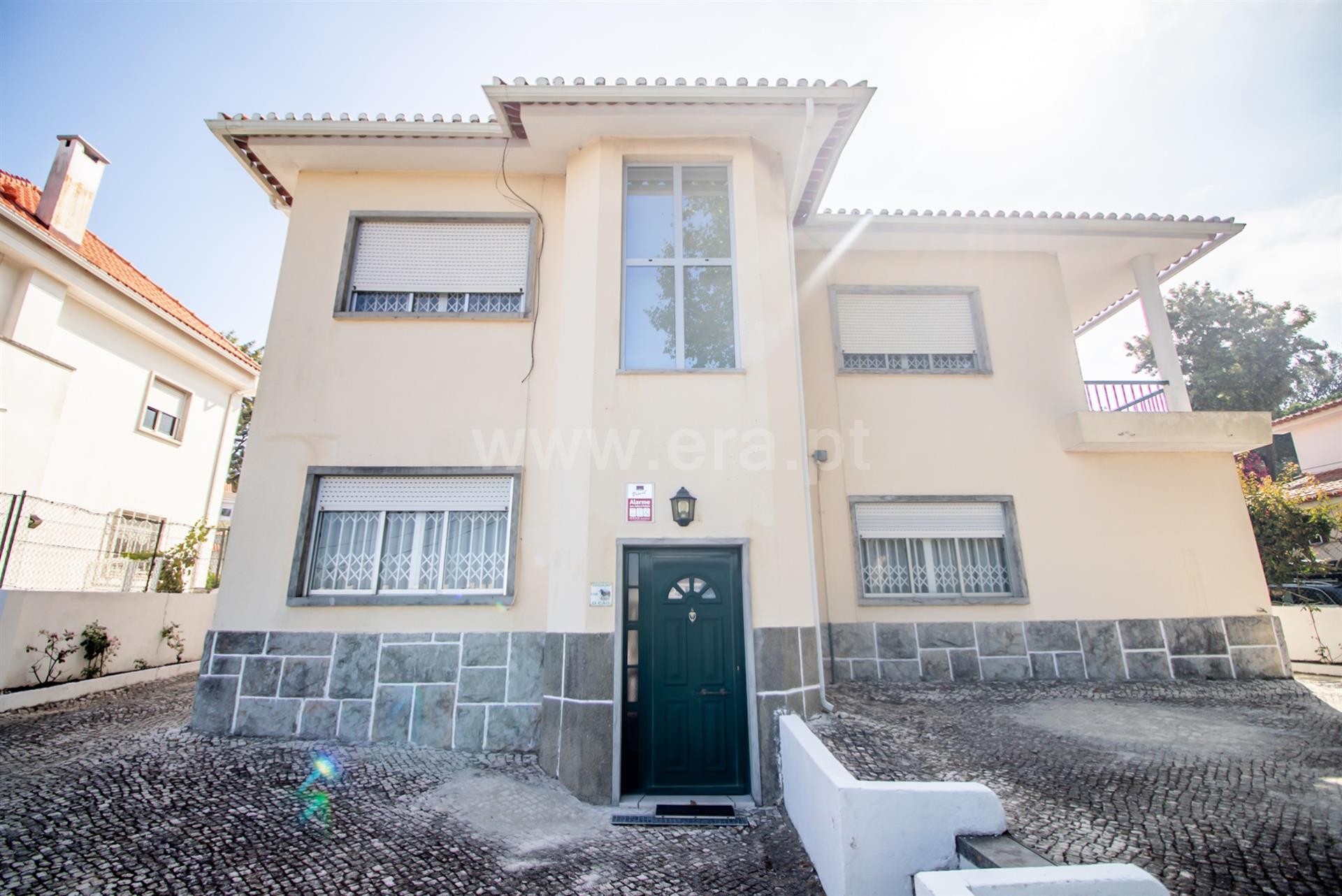 Moradia Isolada, T6 Linda-a-Velha, Oeiras