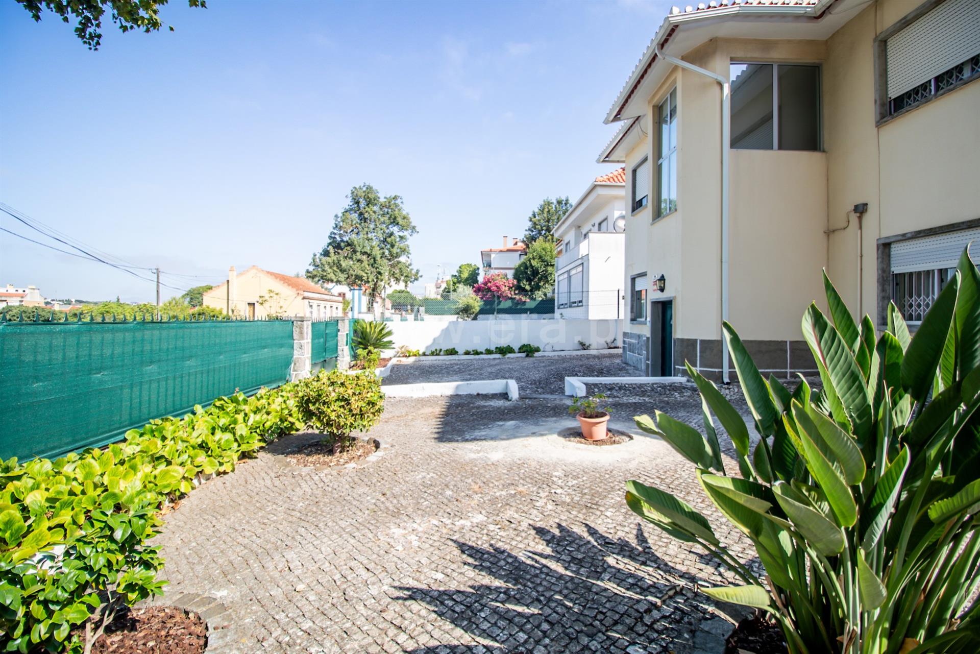 Moradia Isolada, T6 Linda-a-Velha, Oeiras
