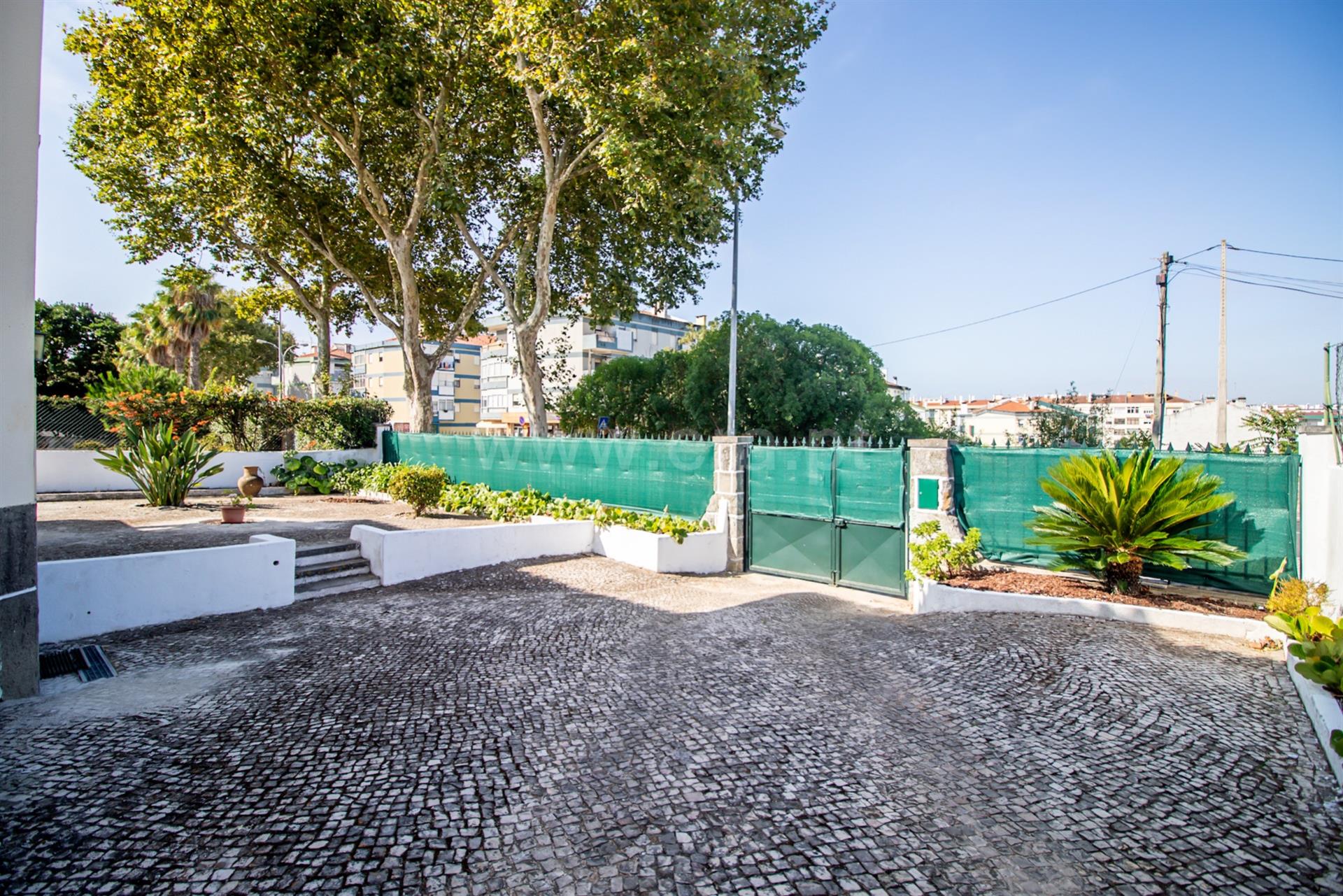 Moradia Isolada, T6 Linda-a-Velha, Oeiras