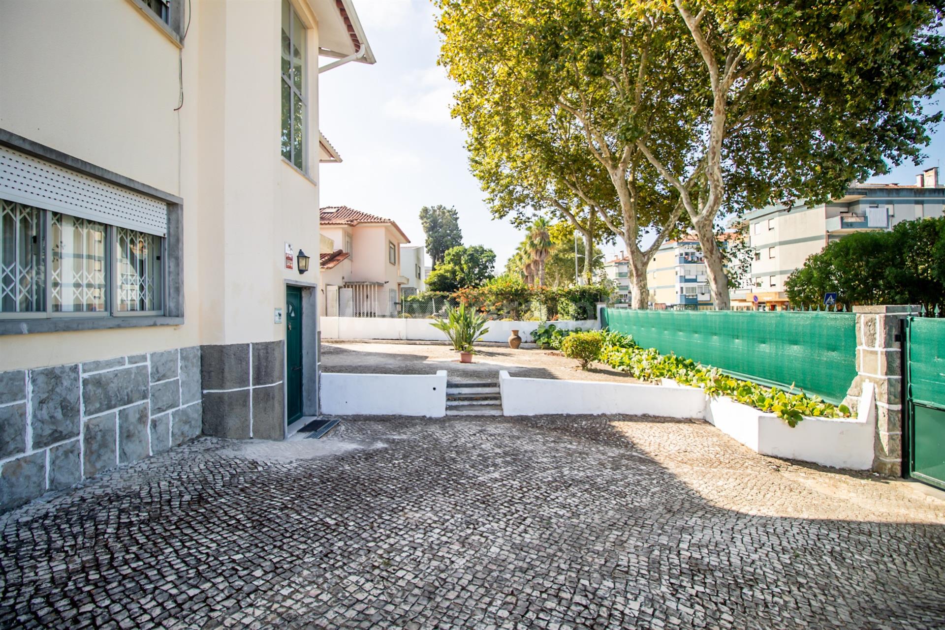 Moradia Isolada, T6 Linda-a-Velha, Oeiras