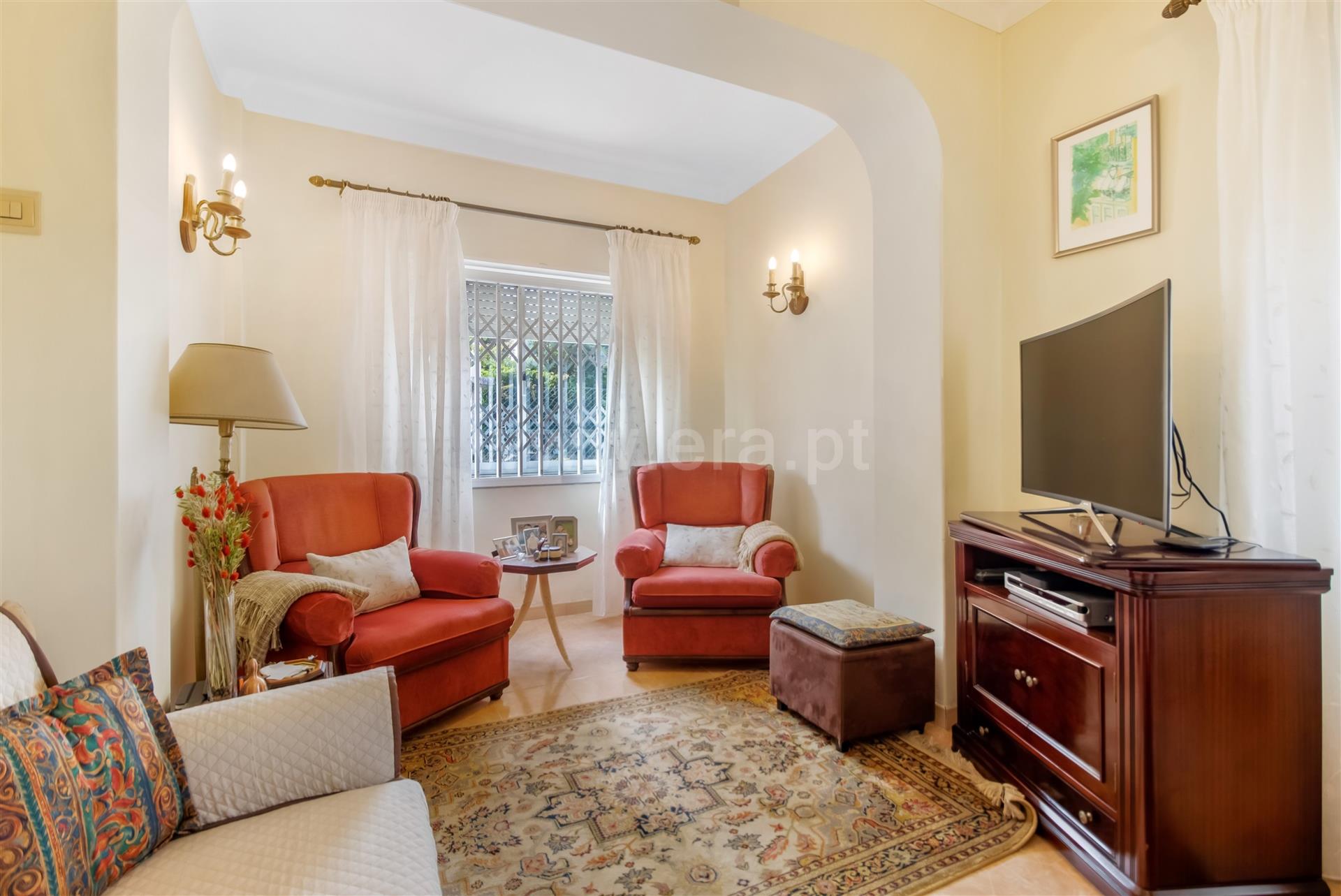 Moradia Isolada, T6 Linda-a-Velha, Oeiras