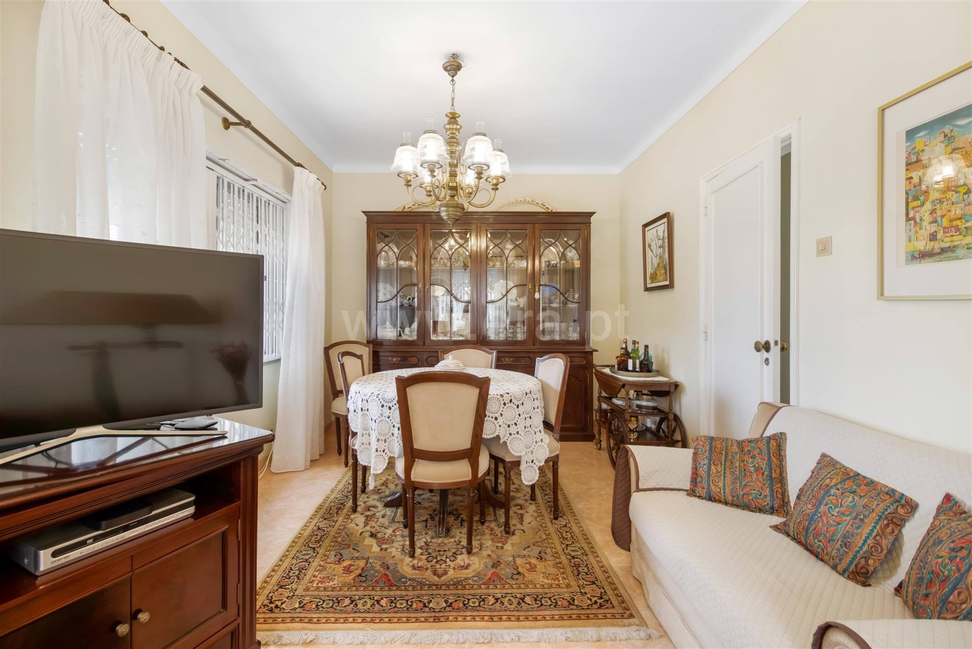 Moradia Isolada, T6 Linda-a-Velha, Oeiras