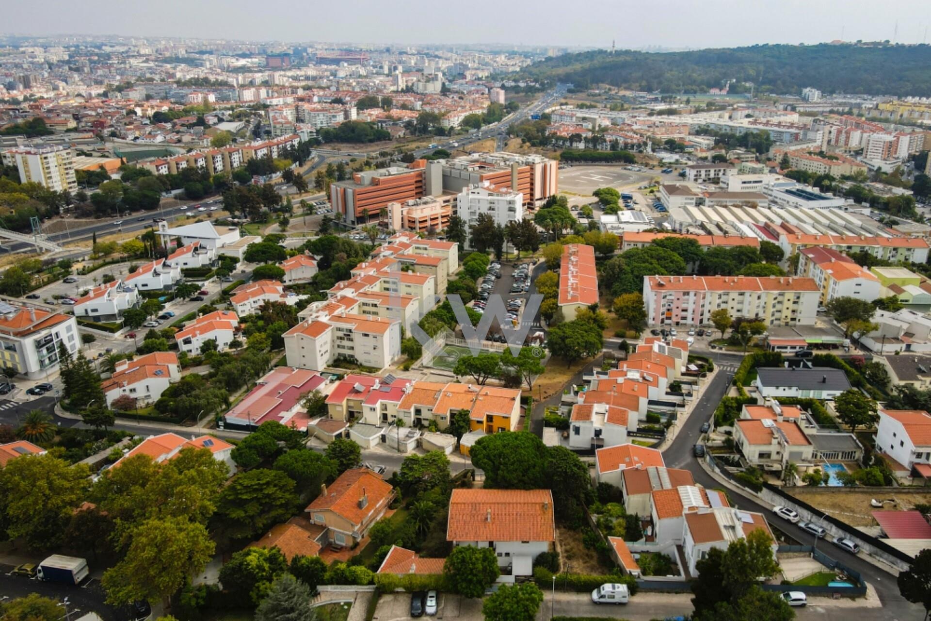 Moradia Isolada para venda em terreno de 1000 m2 em Alfragide