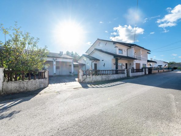 Moradia Geminada T4 à Venda em Avelar